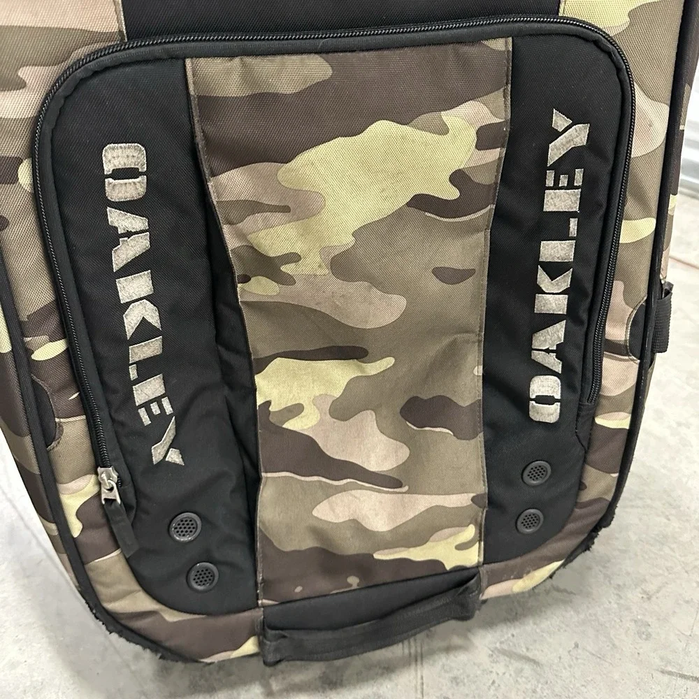 Oakley‎ Travel Suitcase Luggage Large 92L Camo
